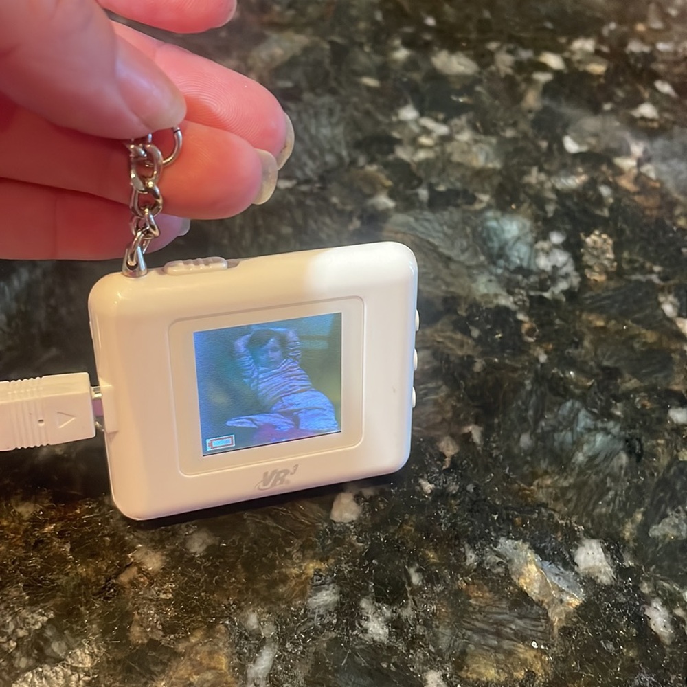 Vintage Digital Pictureframe Keychain - Picture 2 of 5